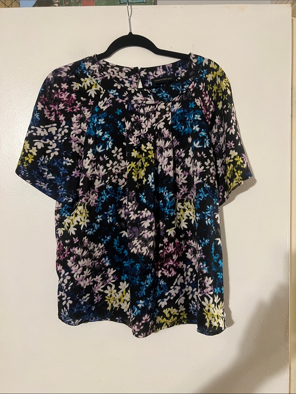 Banana Republic shirt sleeve top